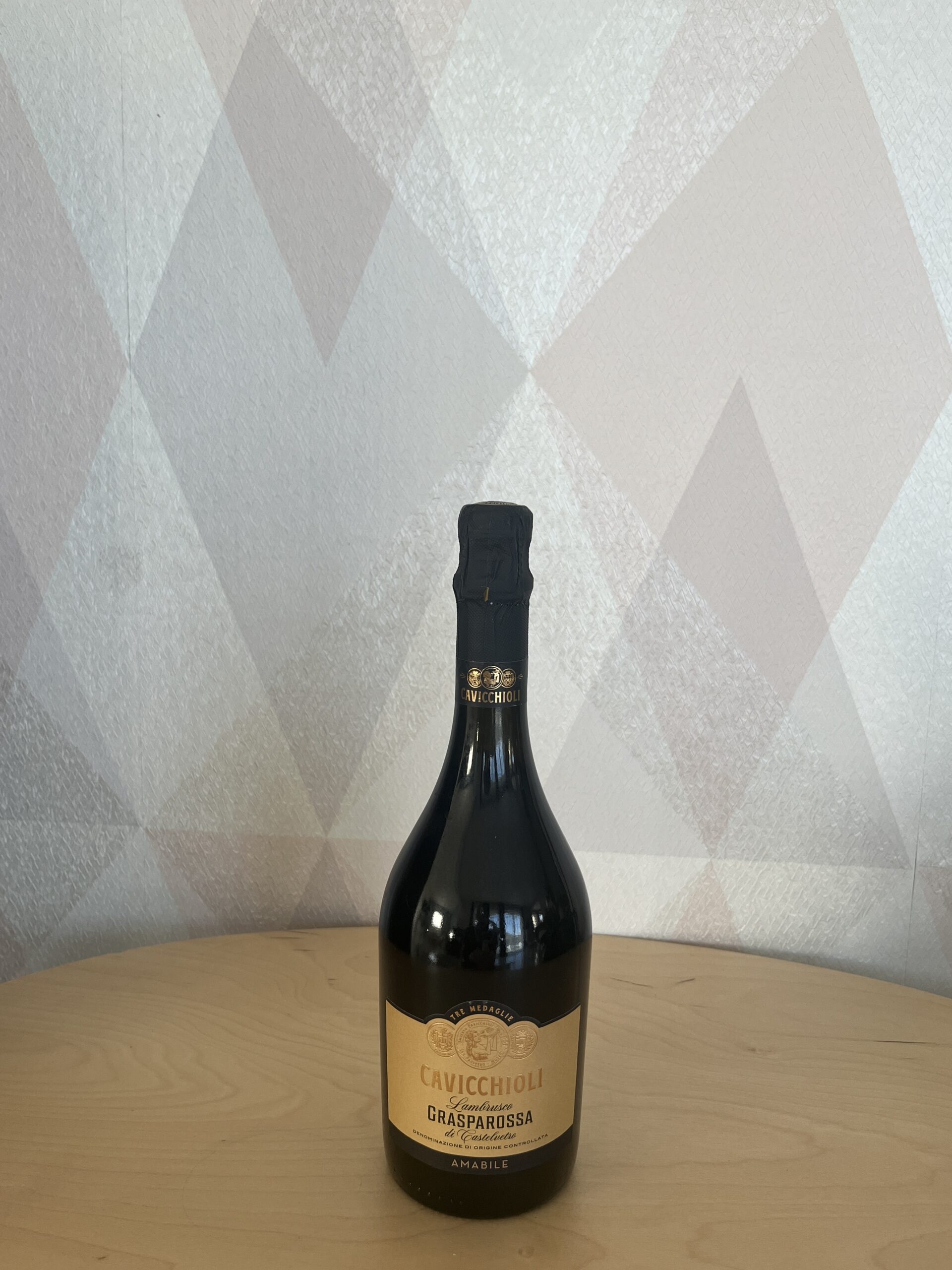 EMILIE ROMAGNE LAMBRUSCO CAVICCHIOLI AMABILE EMILIE ROMAGNE LAMBRUSCO CAVICCHIOLI AMABILE – Image 1